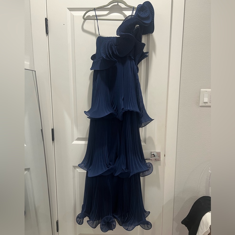 BRAND NEW (NWT) Badgley Mischka Tiered Pleated One Shoulder Evening Gown